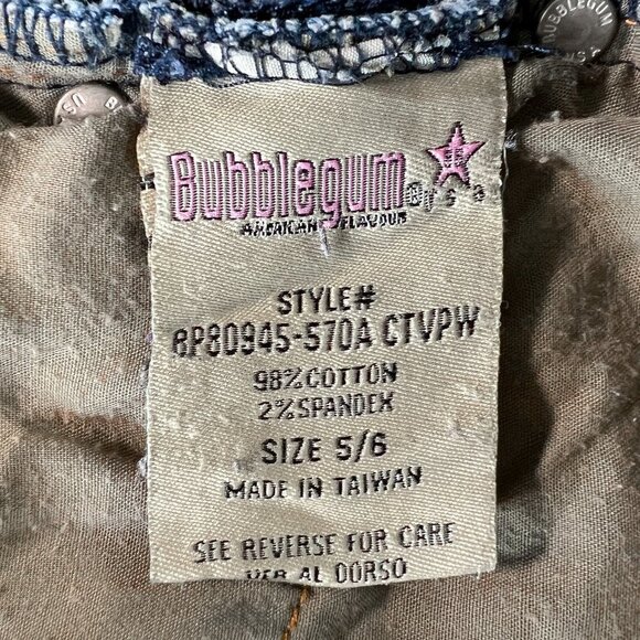 ⭐️⭐️SOLD⭐️⭐️ Bubblegum Brand Denim Capri | Medium Wash Blue | Distressed - Picture 15 of 16